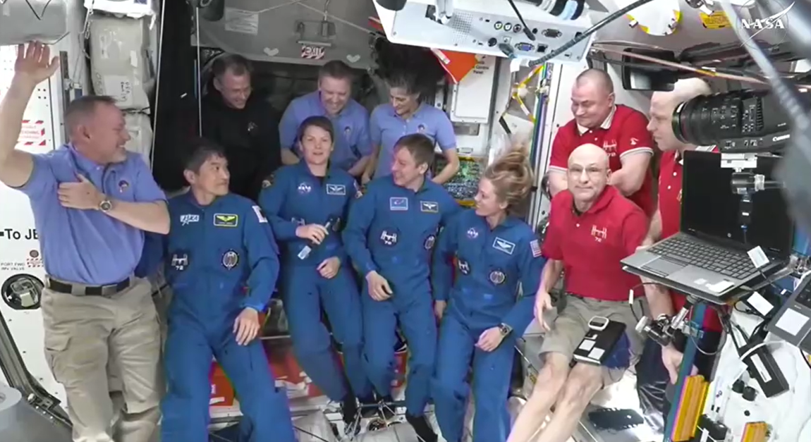 Missão Crew-10 chega à ISS, permitindo retorno de astronautas “abandonados“