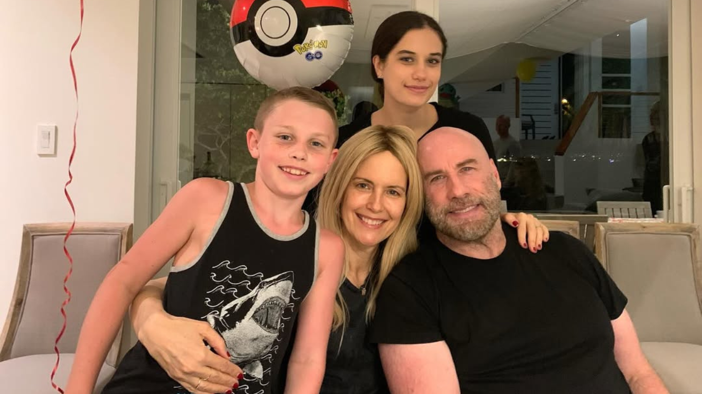 John Travolta faz homenagem póstuma à esposa no Dia das Mães; veja