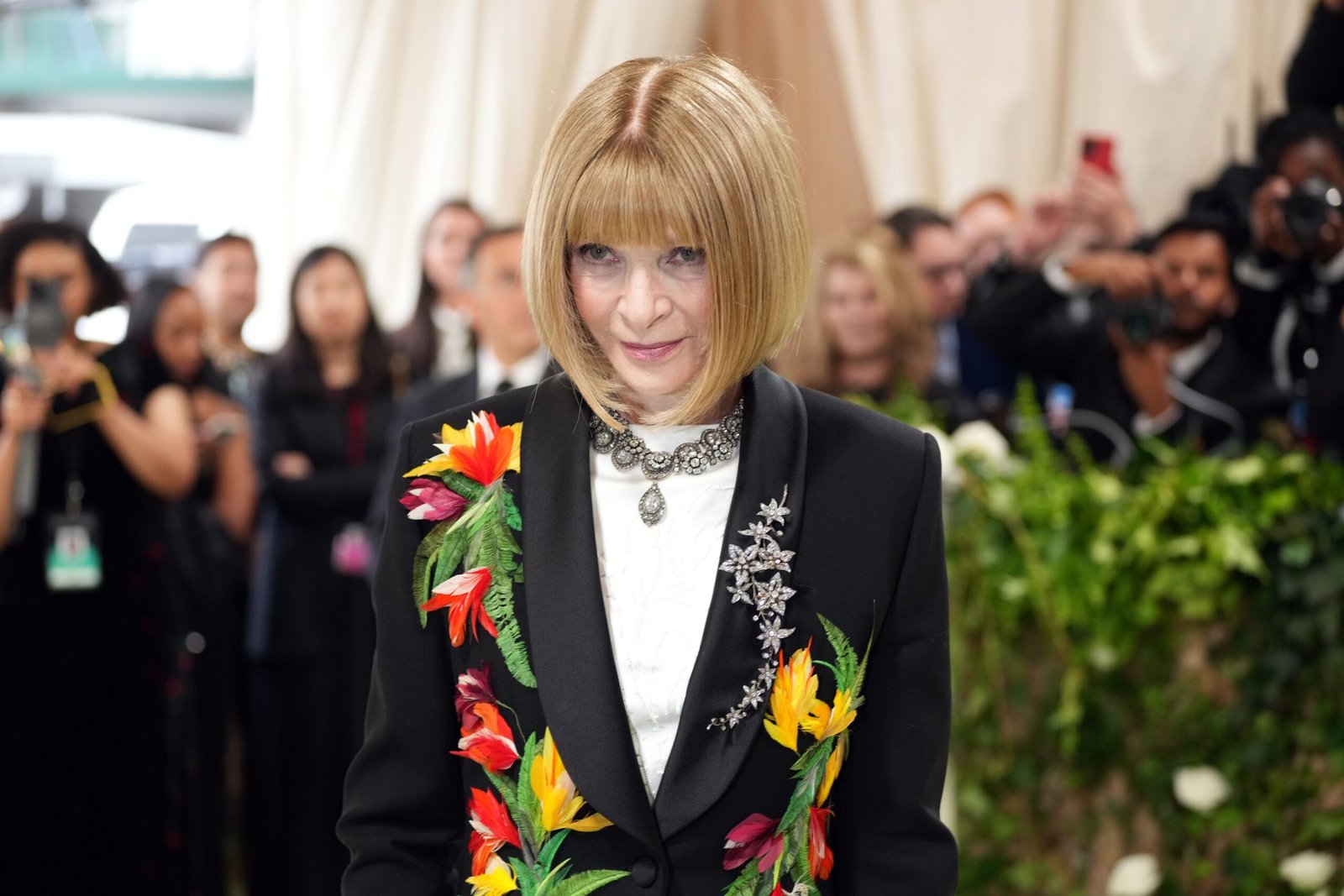 Anna Wintour deixa cargo de editora-chefe da Vogue após 37 anos