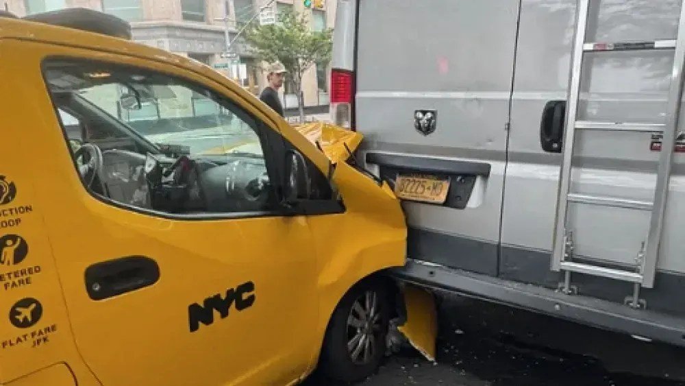 Esposa de Alex Telles, do Botafogo, sofre acidente de carro nos EUA
