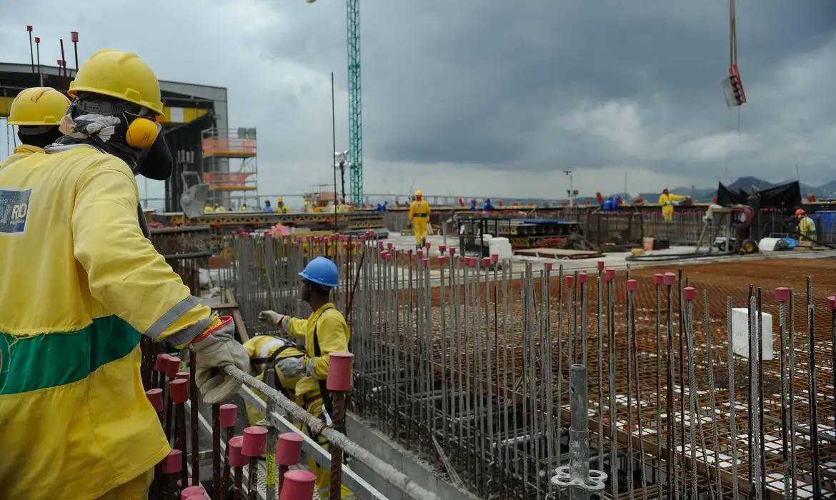 CNI: Atividade da indústria da construção recua e confiança piora em maio