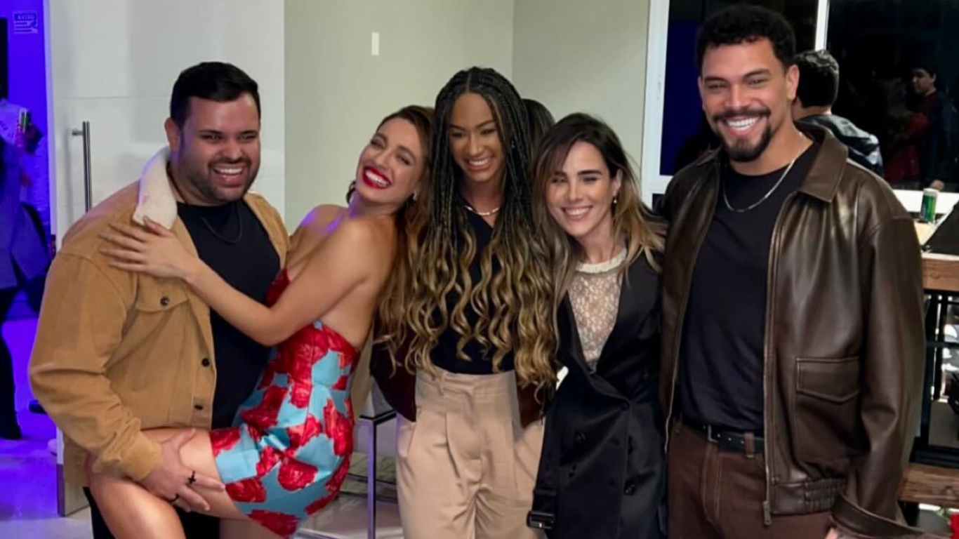 Ex-BBBs se reúnem em aniversário de 25 anos de Beatriz Reis