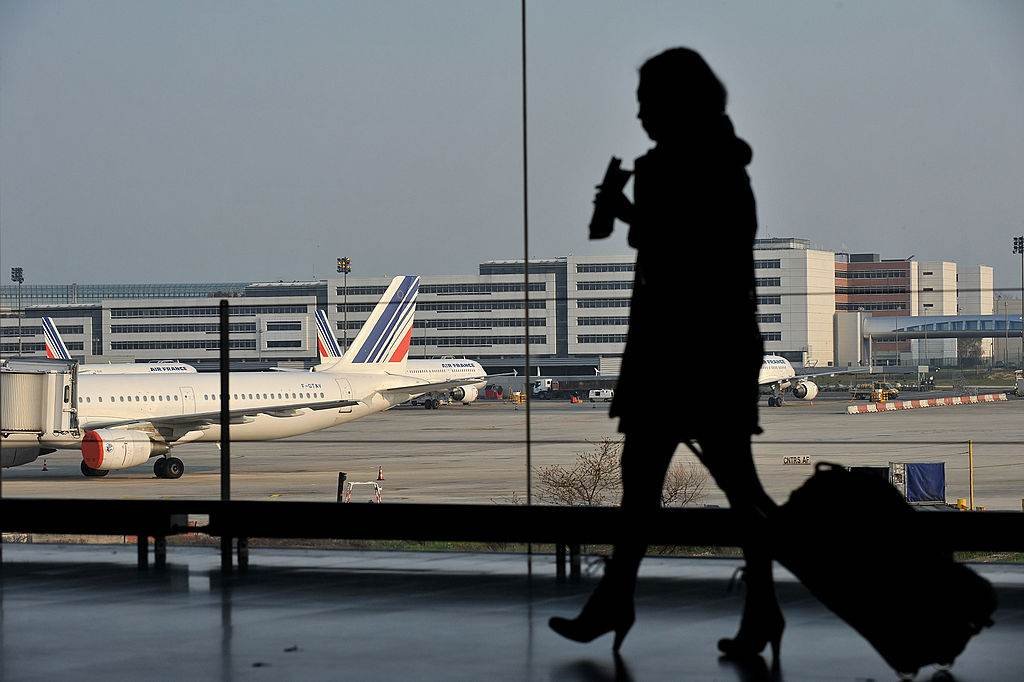 Agência ordena cancelamento de 40% dos voos em Paris devido a greve
