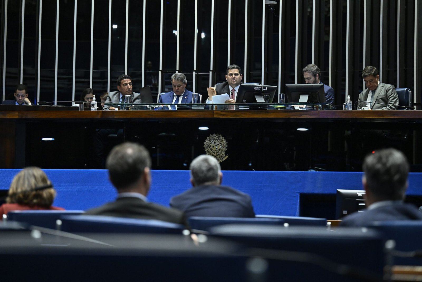 Senado aprova MP do Fundo Social e acelera leilão de petróleo