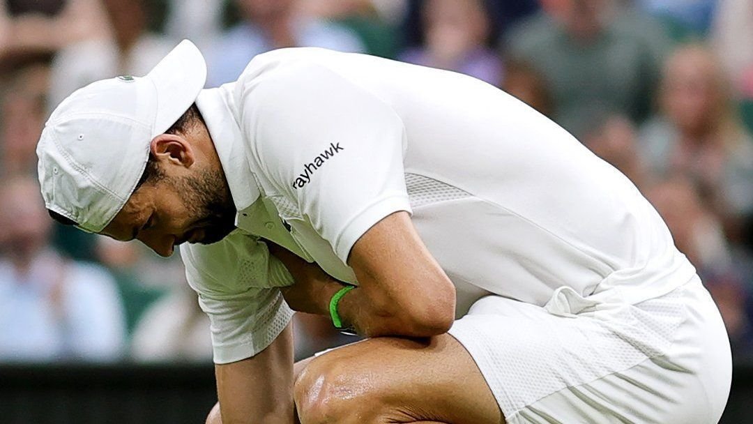 Vencendo o nº 1 do mundo, Dimitrov se lesiona e está fora de Wimbledon
