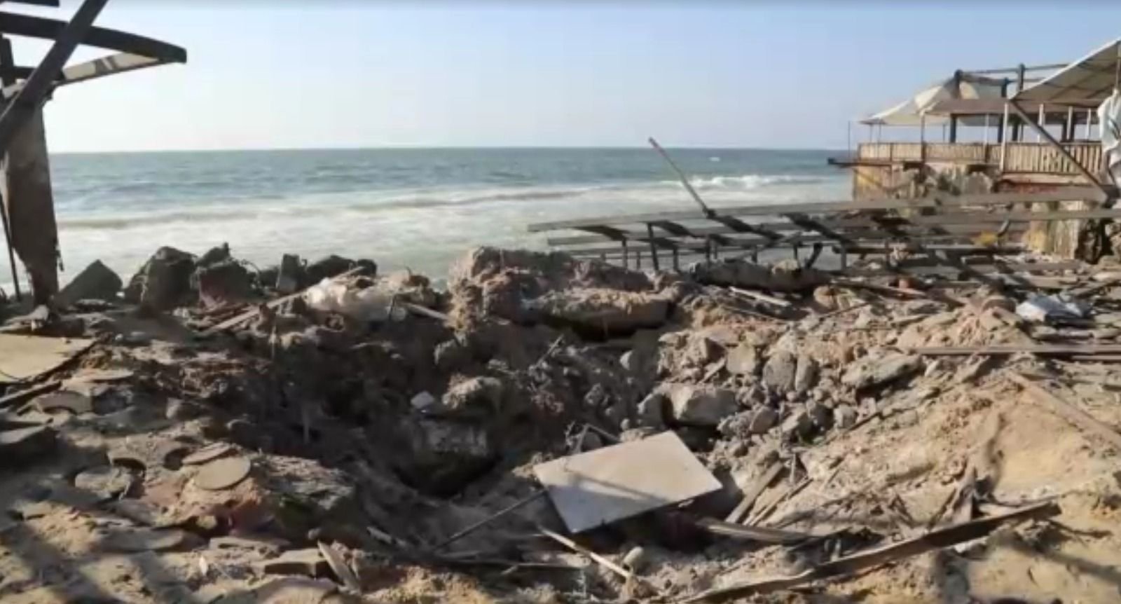 Ataque de Israel em cafeteria deixa mais de 40 mortos na costa de Gaza