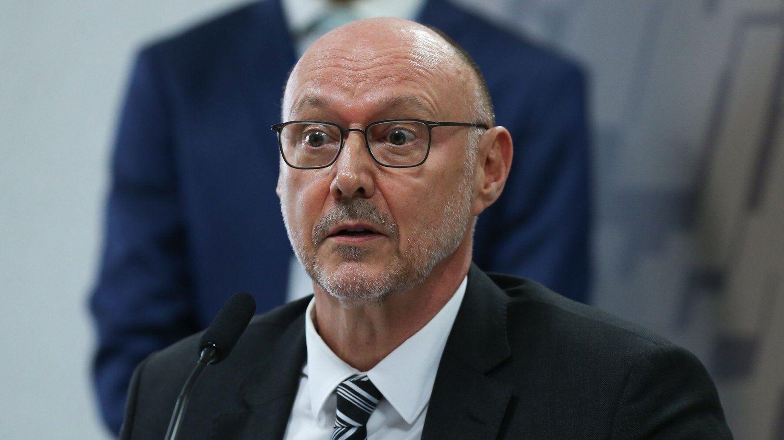 Indiciado, diretor da Abin é ouvido por deputados e senadores em comissão