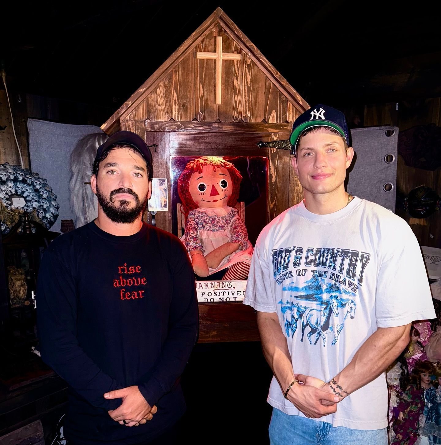 Comediante dos EUA compra casa “assombrada” onde fica boneca Annabelle