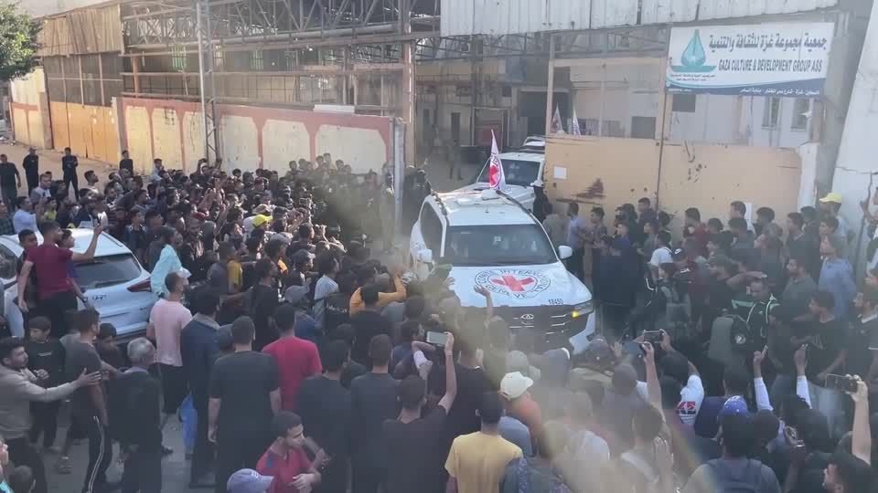 Últimos 13 reféns vivos foram entregues pelo Hamas para a Cruz Vermelha