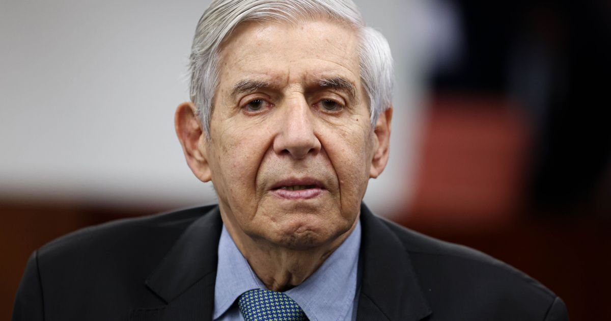 Defesa de Heleno entra com recurso contra julgamento no STF