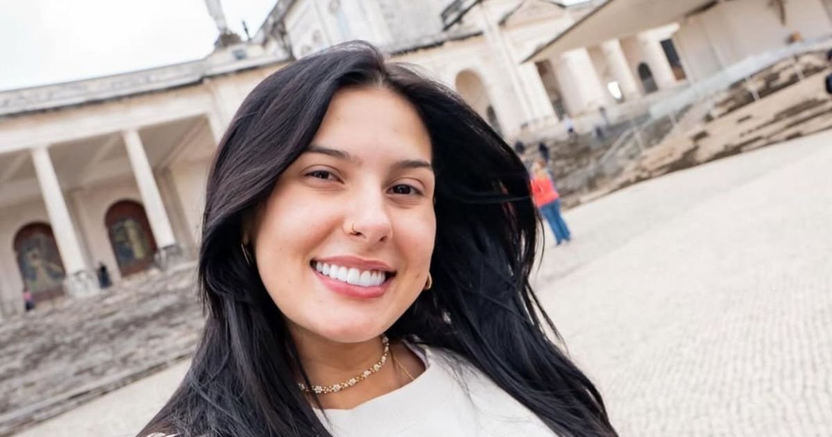 Ana Castela visita santuários em Portugal antes de shows pela Europa