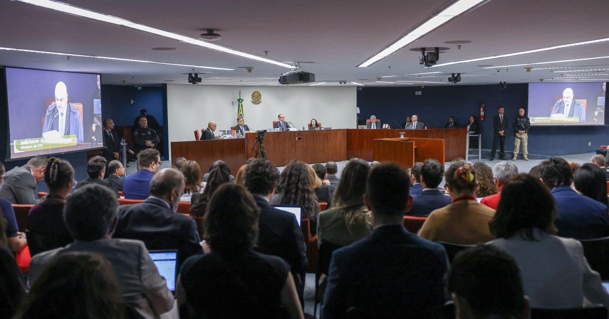 STF condena Ailton Barros a 13 anos de prisão por plano de golpe