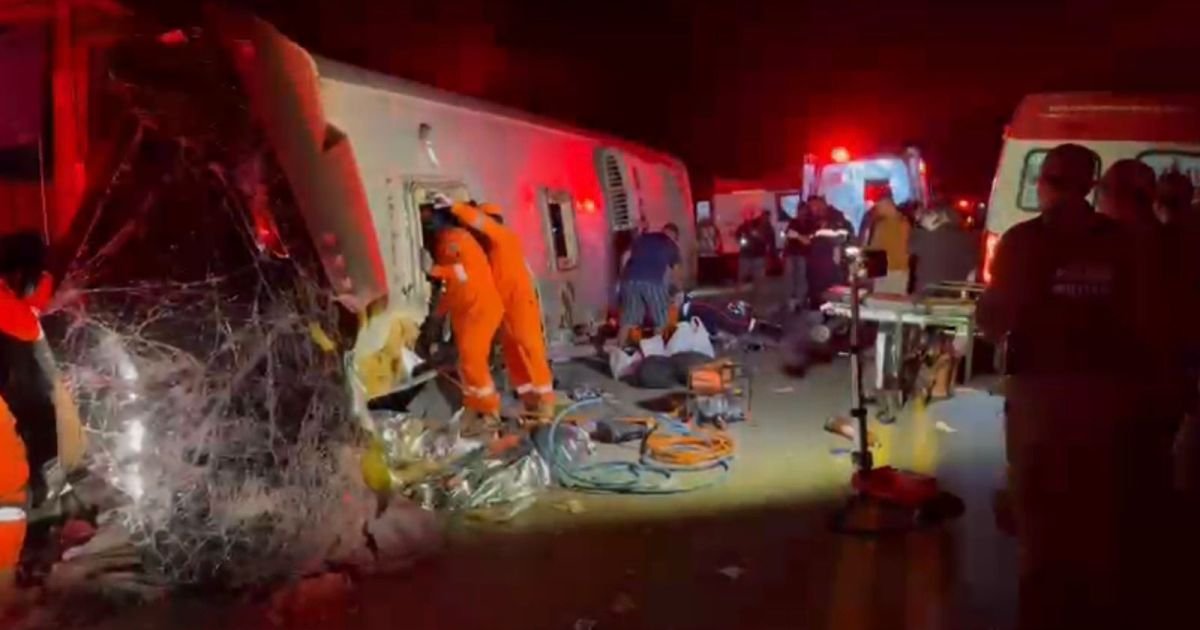 Acidente de ônibus deixa mortos e feridos no agreste de PE