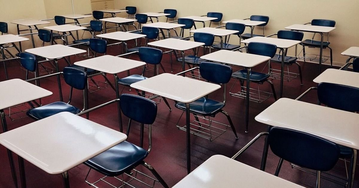 Professor é investigado após ameaçar alunos com arma falsa no Paraná
