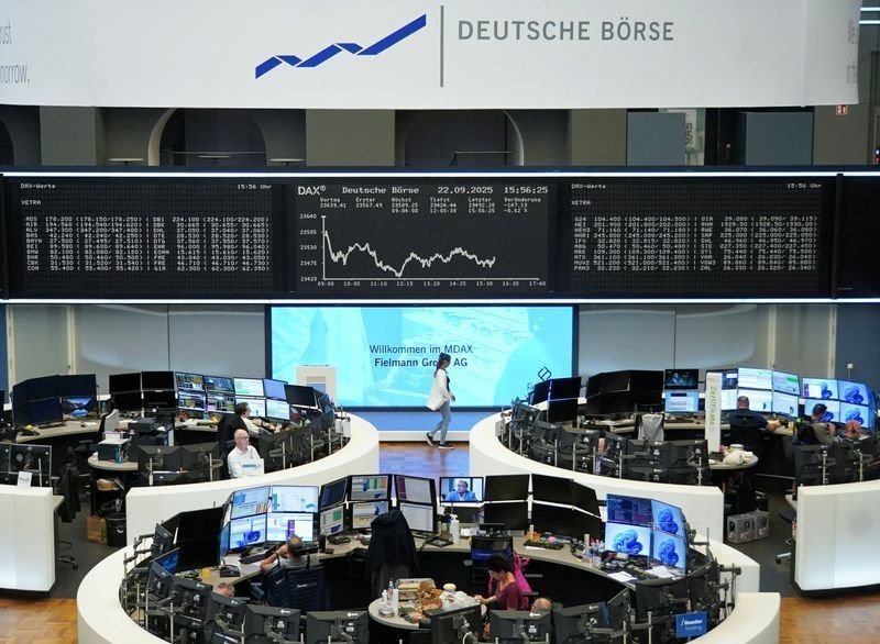 Ações europeias fecham mistas por apreensões com comércio global