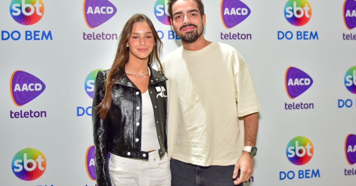 João Silva posa com nova namorada 3 semanas após anunciar término