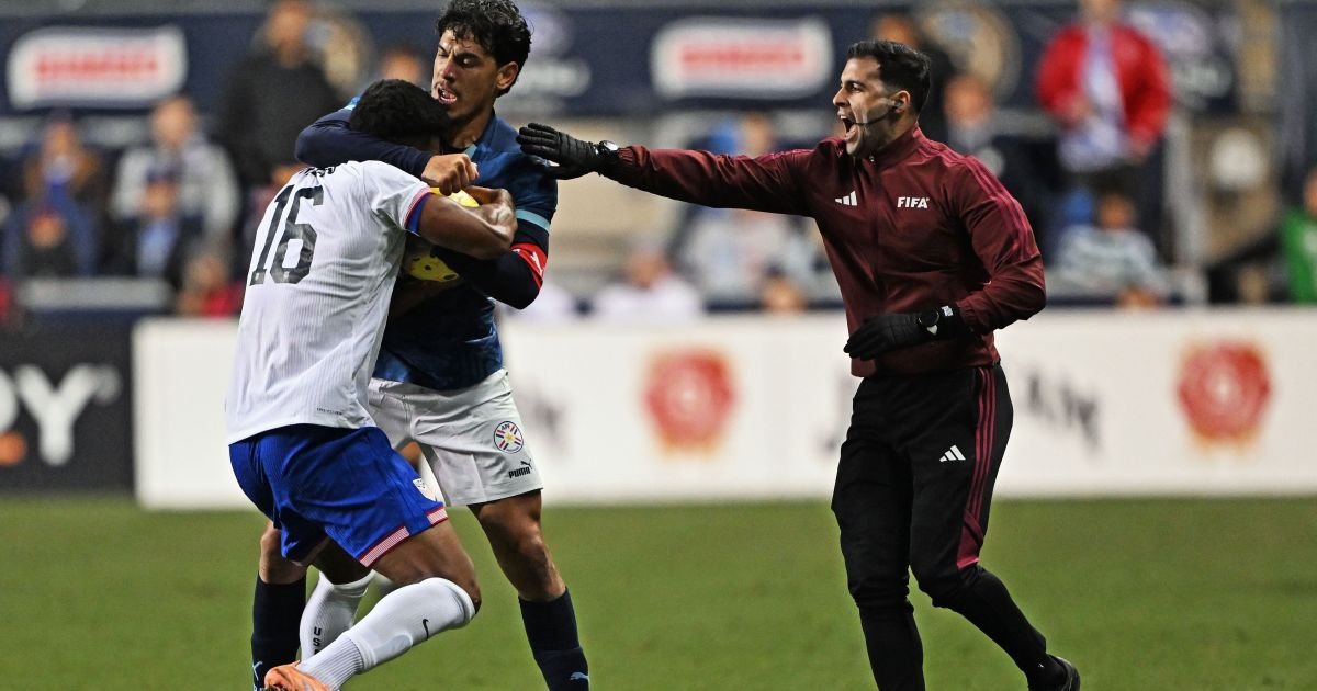 Gustavo Gómez, do Palmeiras, inicia confusão generalizada em EUA x Paraguai