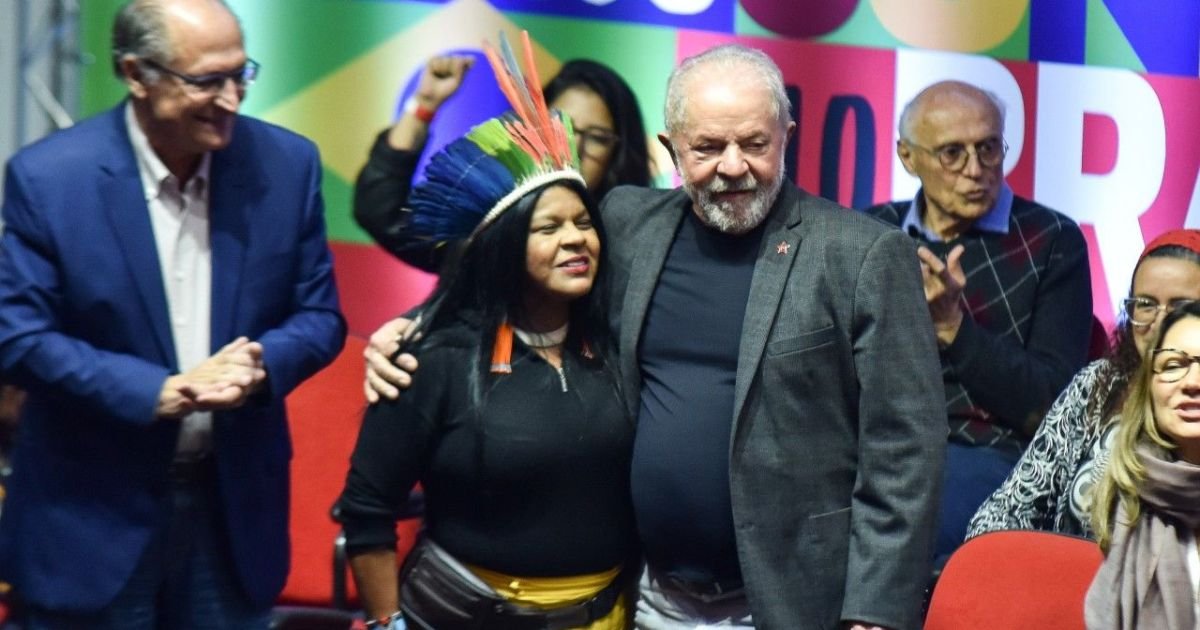 No segundo dia no Pará, Lula visita comunidades índigenas