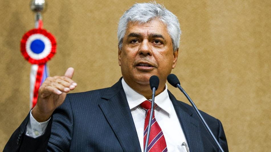 Robinho intensifica oposição ao PT na Bahia e confirma pré-candidatura a deputado federal em 2026