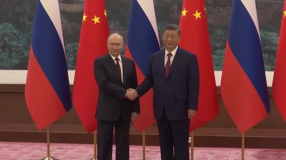 Xi e Putin elogiam relações diplomáticas durante primeira reunião em Pequim