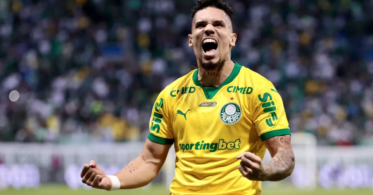 Com um a menos, Palmeiras bate Chapecoense e amplia vantagem no Brasileirão