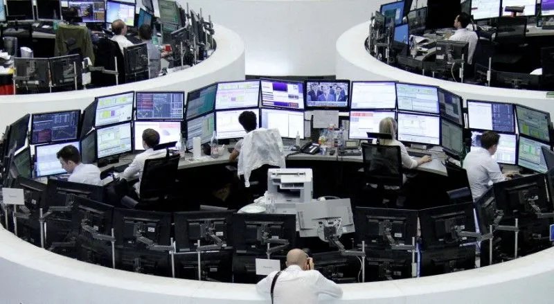Bolsas da Europa fecham em queda com tensão EUA-Irã e decisão do BCE