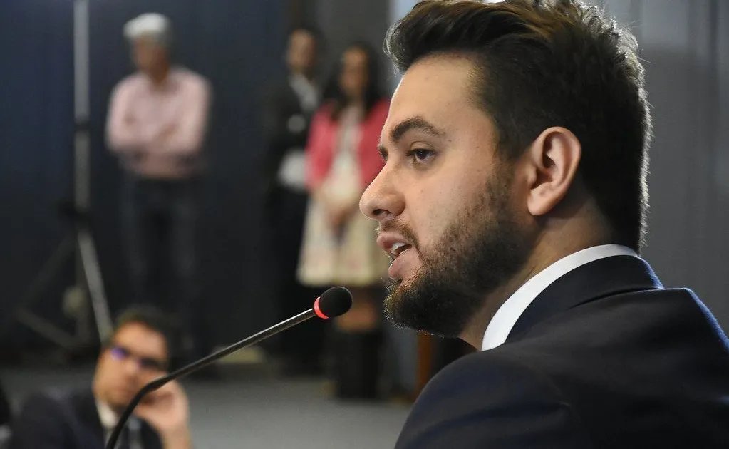Moraes nega pedido para ampliar visitas de parlamentares a Filipe Martins