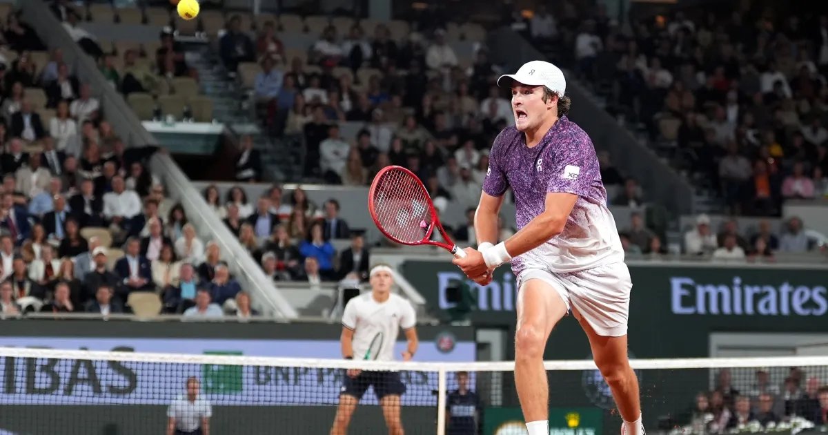 Mensik elogia João Fonseca após vitória em Roland Garros: “Um grande cara”