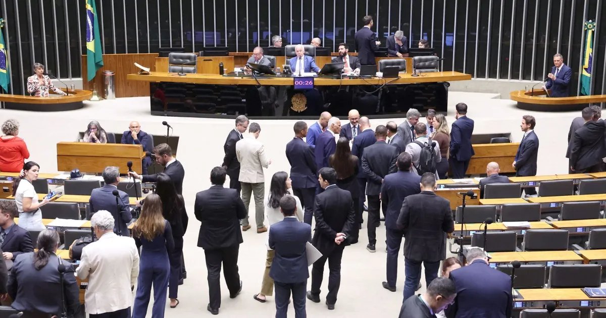 Aprovação da PEC da 6×1 na Câmara foi irresponsabilidade, diz Abrasel