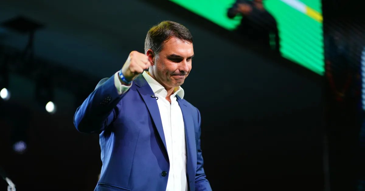 Embaixada dos EUA avisou governo que “missão eleitoral” encontraria Flávio