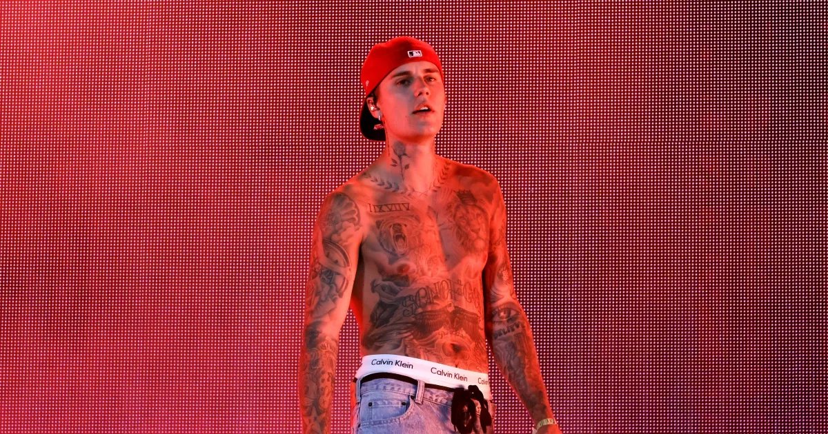 Após recorde no Coachella, Justin Bieber negocia show na final da Copa