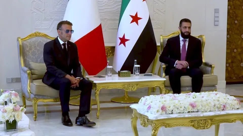 Macron encontra presidente da Síria em Damasco após explosões na cidade