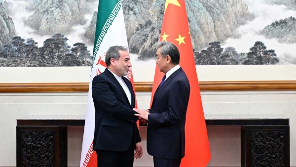 Irã receberá sistemas de mísseis da China nas próximas semanas, diz fonte