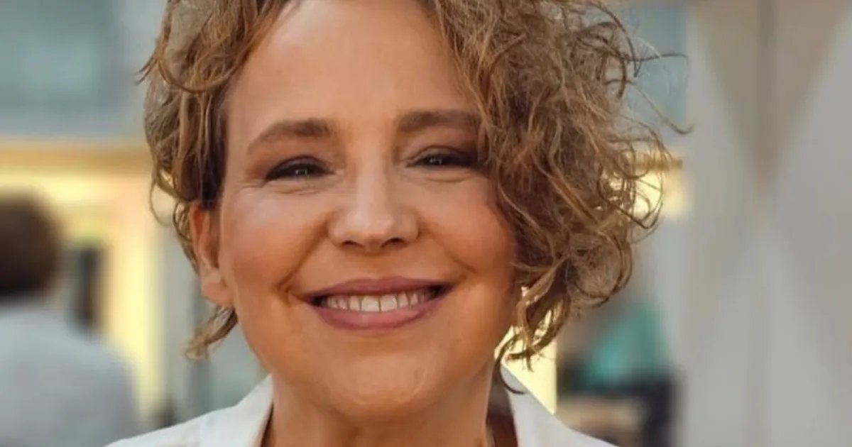 Ana Beatriz Nogueira nega internação e tranquiliza: “Estou ótima”