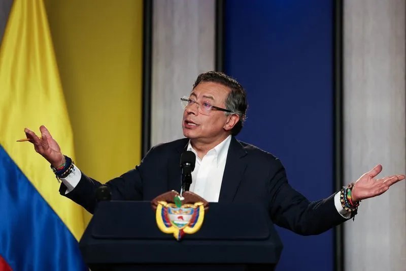 Petro diz não reconhecer vitória de De la Espriella e convoca manifestações