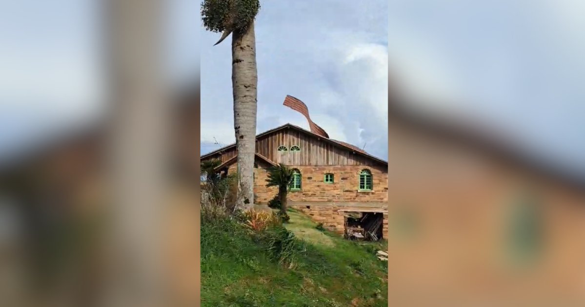Vídeo: ventania arranca telhado de casa no RS; ventos passaram dos 100 km/h