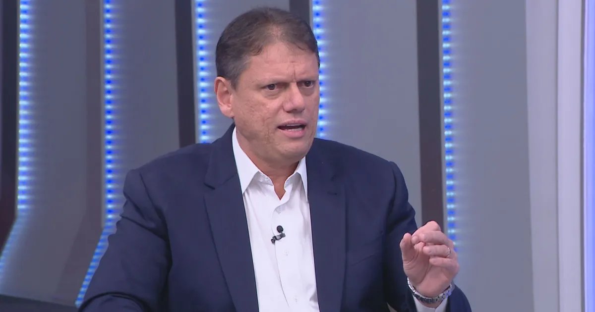 À CNN, Tarcísio diz que empresa do filho não tem relação com o governo