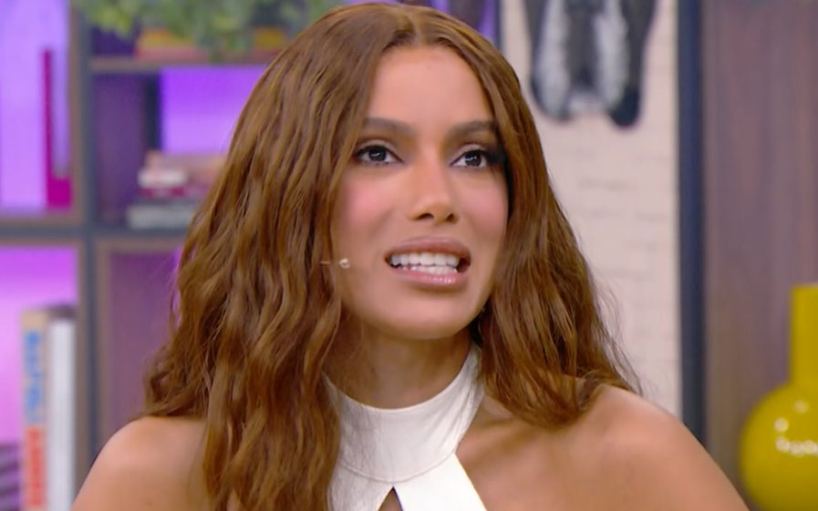 Anitta fala sobre proibição de bebidas em show: “Deu até polêmica”