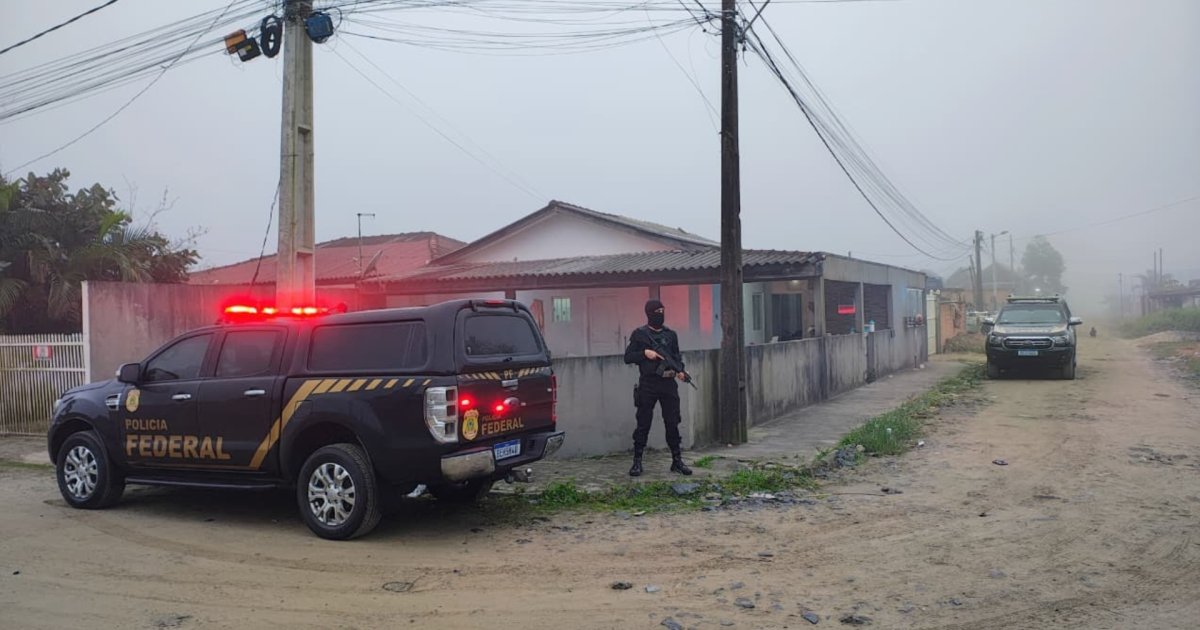 PF faz operação contra grupo de tráfico internacional de armas