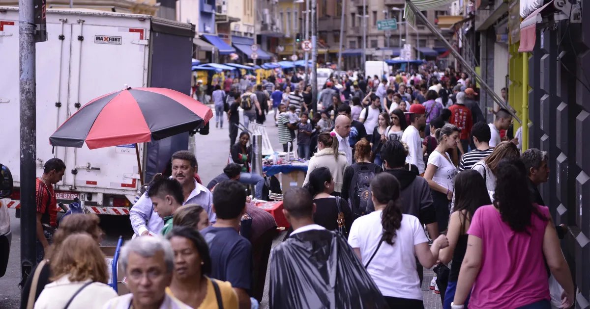 Análise WW: Juros altos colocam empresas e famílias nas cordas