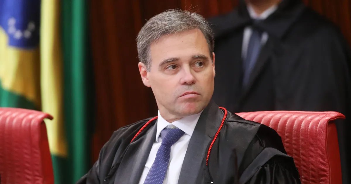 AGU trava ação contra Mendonça, mas PF mantém pressão e amplia crise