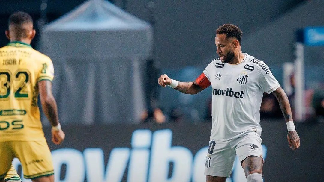 Neymar deve jogar contra Palmeiras em gramado sintético; veja