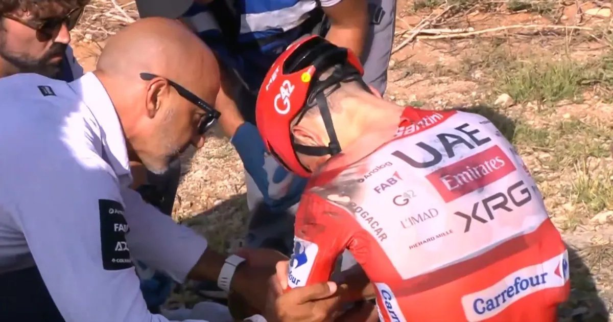 Pogacar abandona prova na Volta da Espanha após queda forte; vídeo