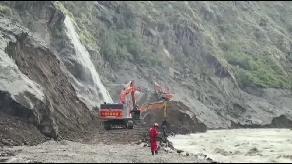 China reabre estrada da fronteira com Nepal e intensifica buscas no Tibete