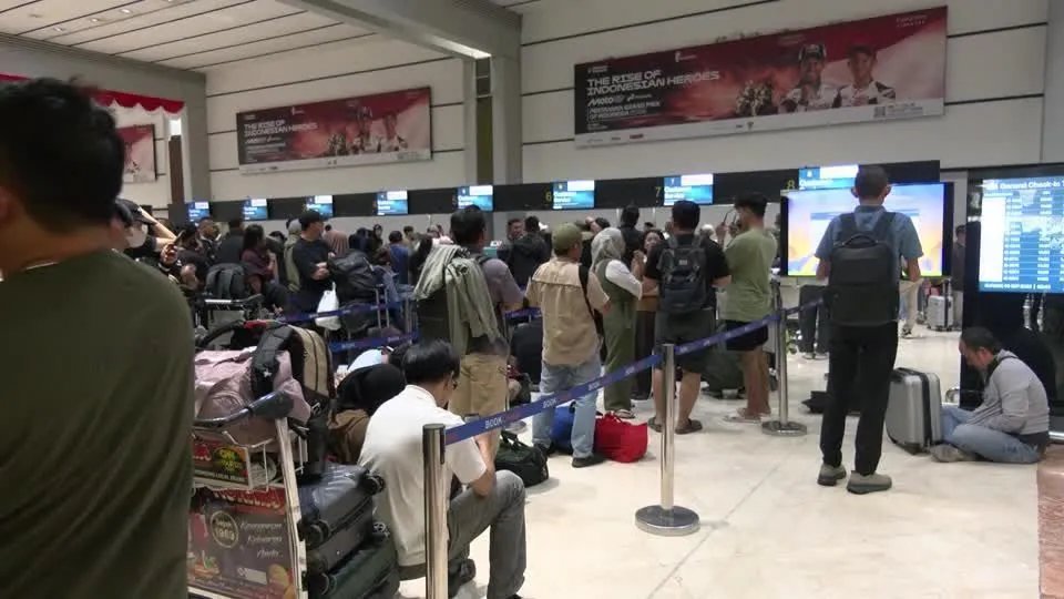 Erupção de vulcão suspende mais de 200 voos e atividades na Indonésia