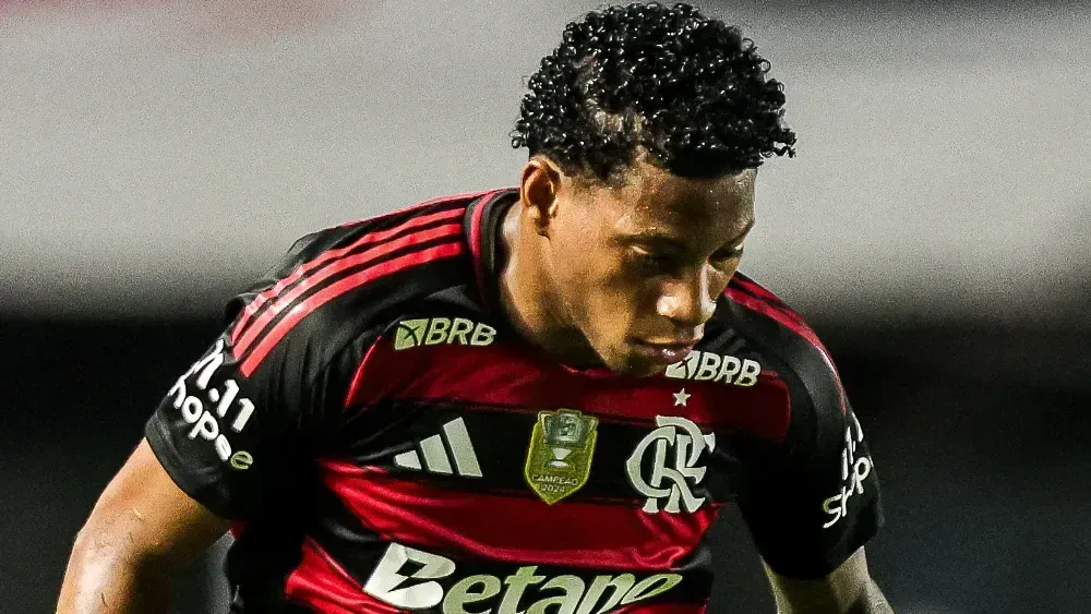 Plata se manifesta após polêmica e atraso no Flamengo: “Comprometido 100%”