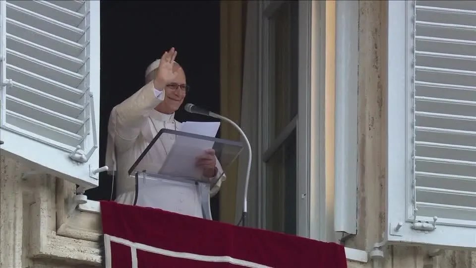 Papa Leão XIV realiza oração no Vaticano após alta do hospital