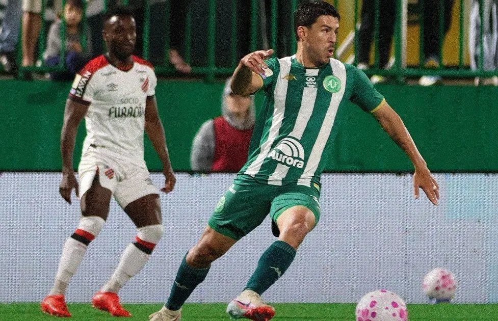 Athletico amassa a Chapecoense e retoma a terceira posição do Brasileirão