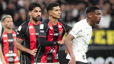 Corinthians empata com Vitória e evita nona derrota seguida no Brasileirão