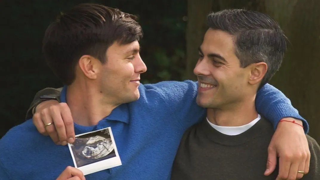 Premiê da Holanda espera 1° filho com noivo por meio de barriga solidária